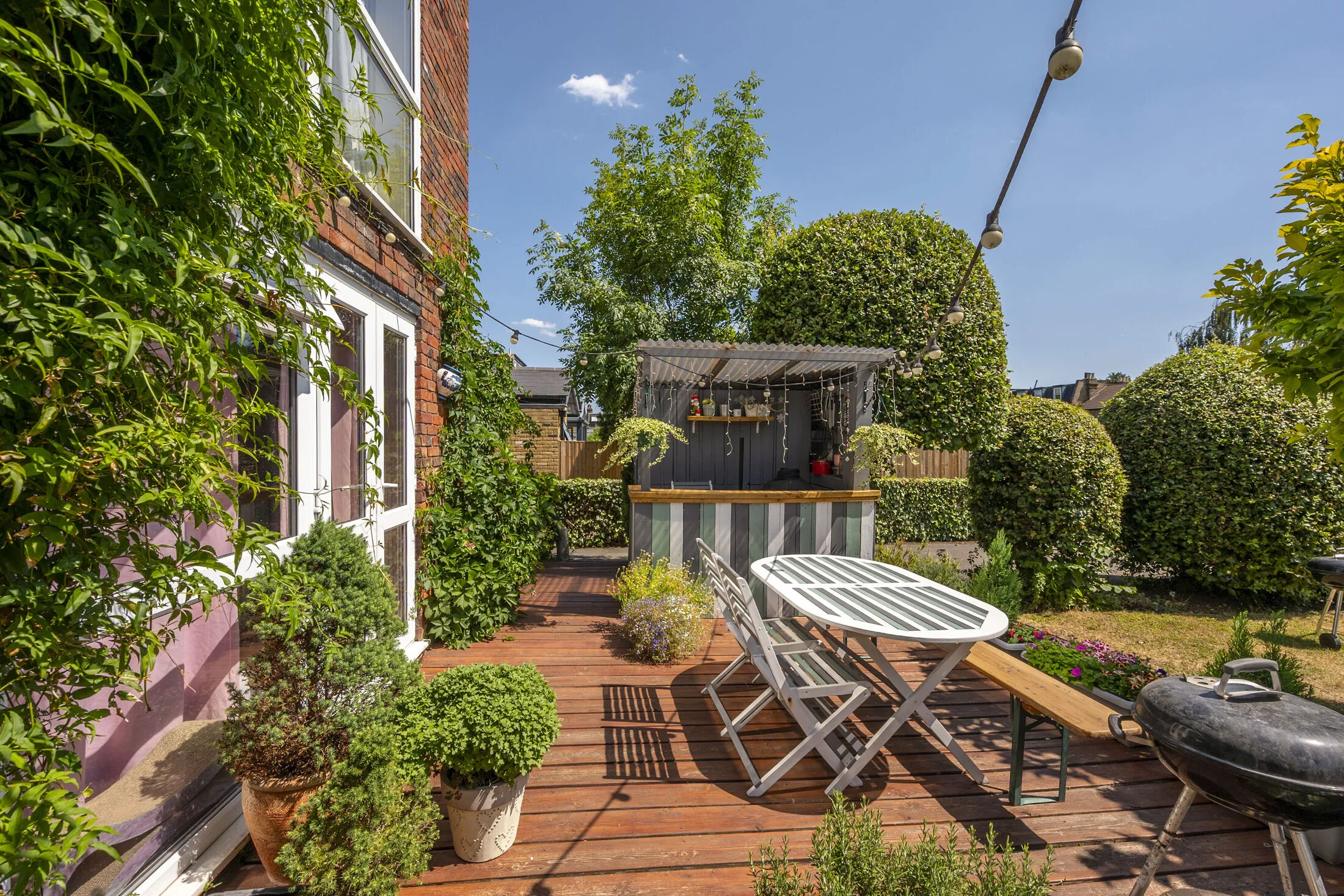 Flat Haydon Park Road in Greater London