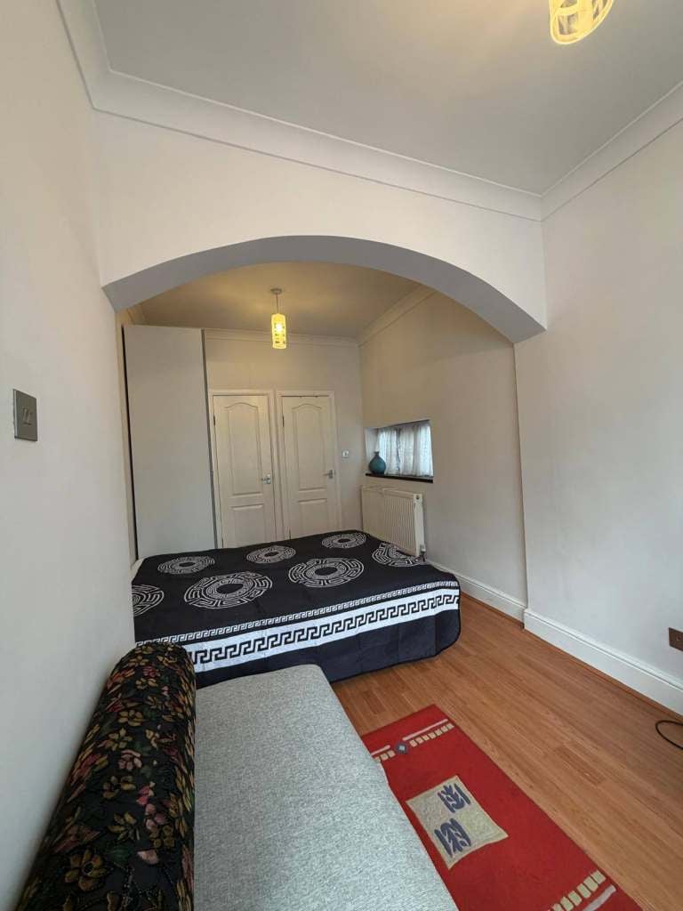 Flat Wood Lane in Greater London