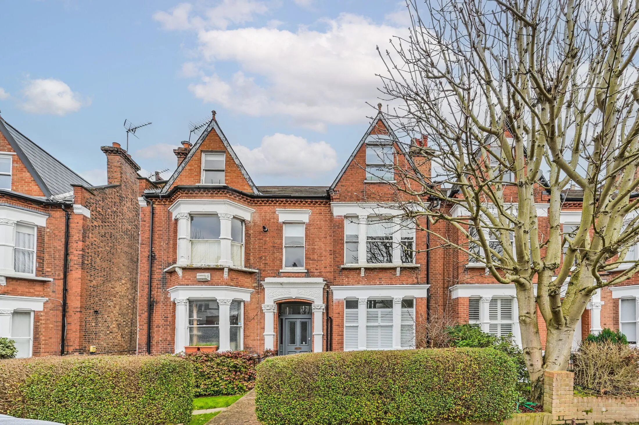 Flat Talbot Road in Greater London