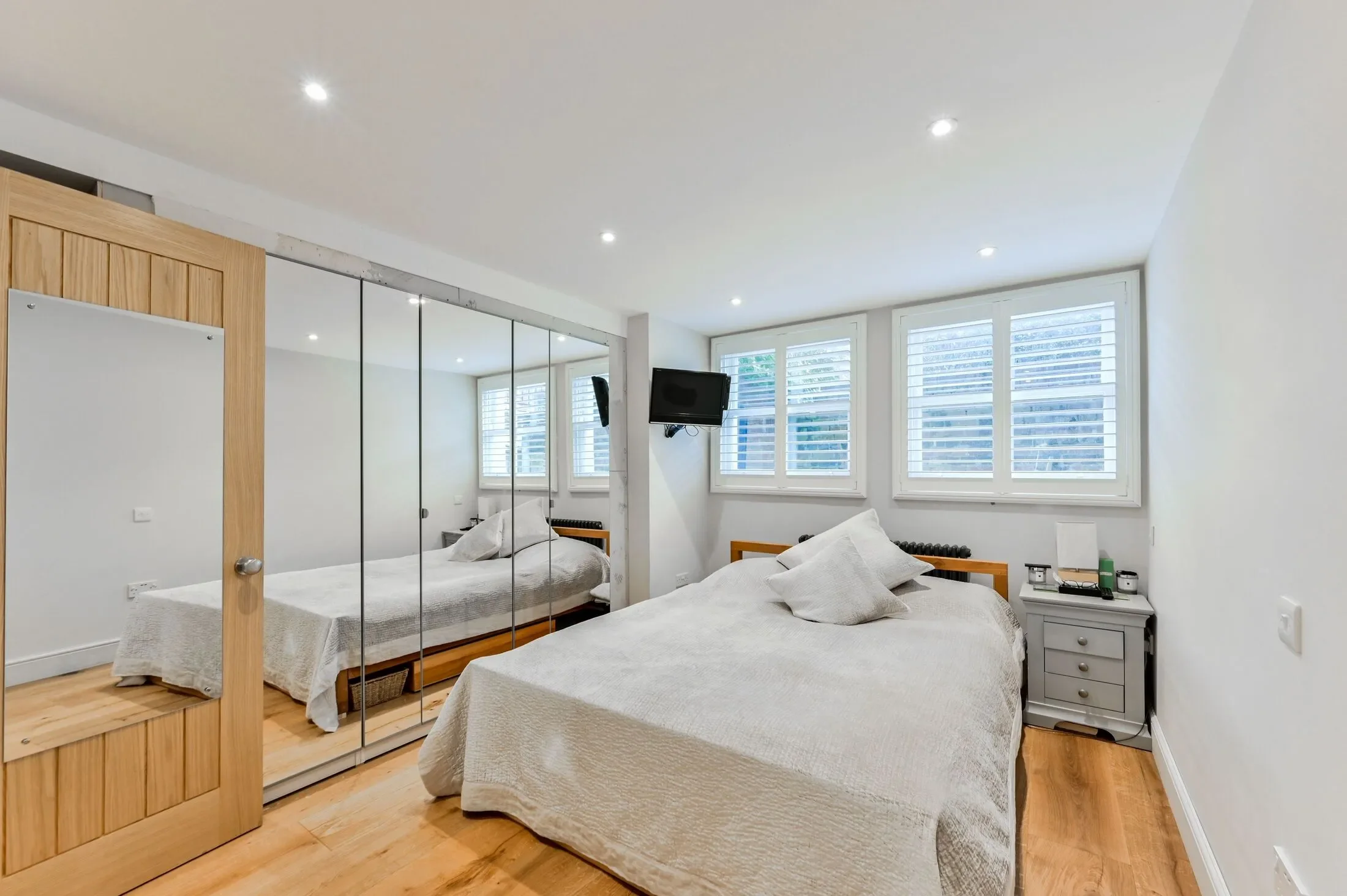 Flat Talbot Road in Greater London