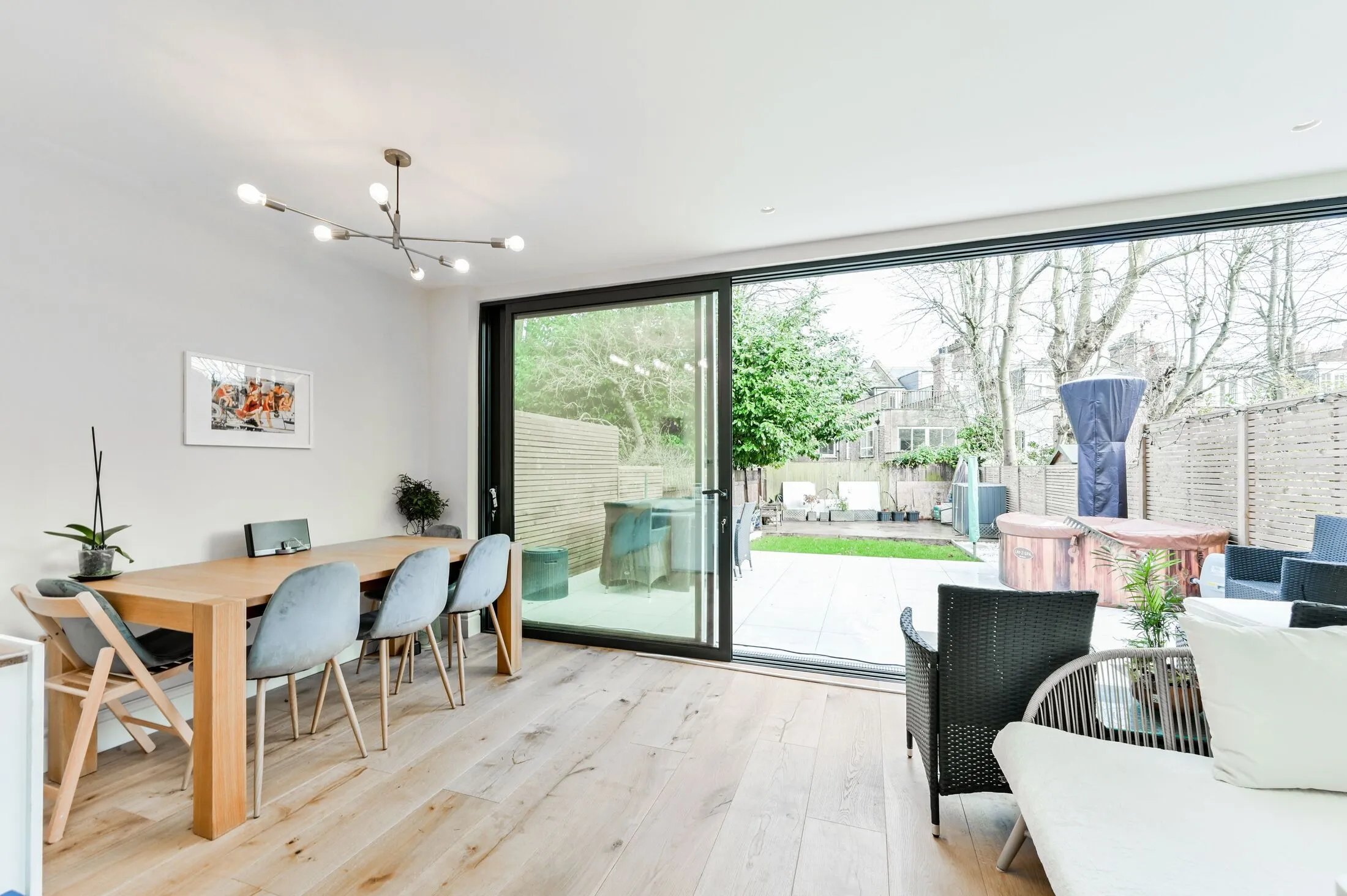 Flat Talbot Road in Greater London
