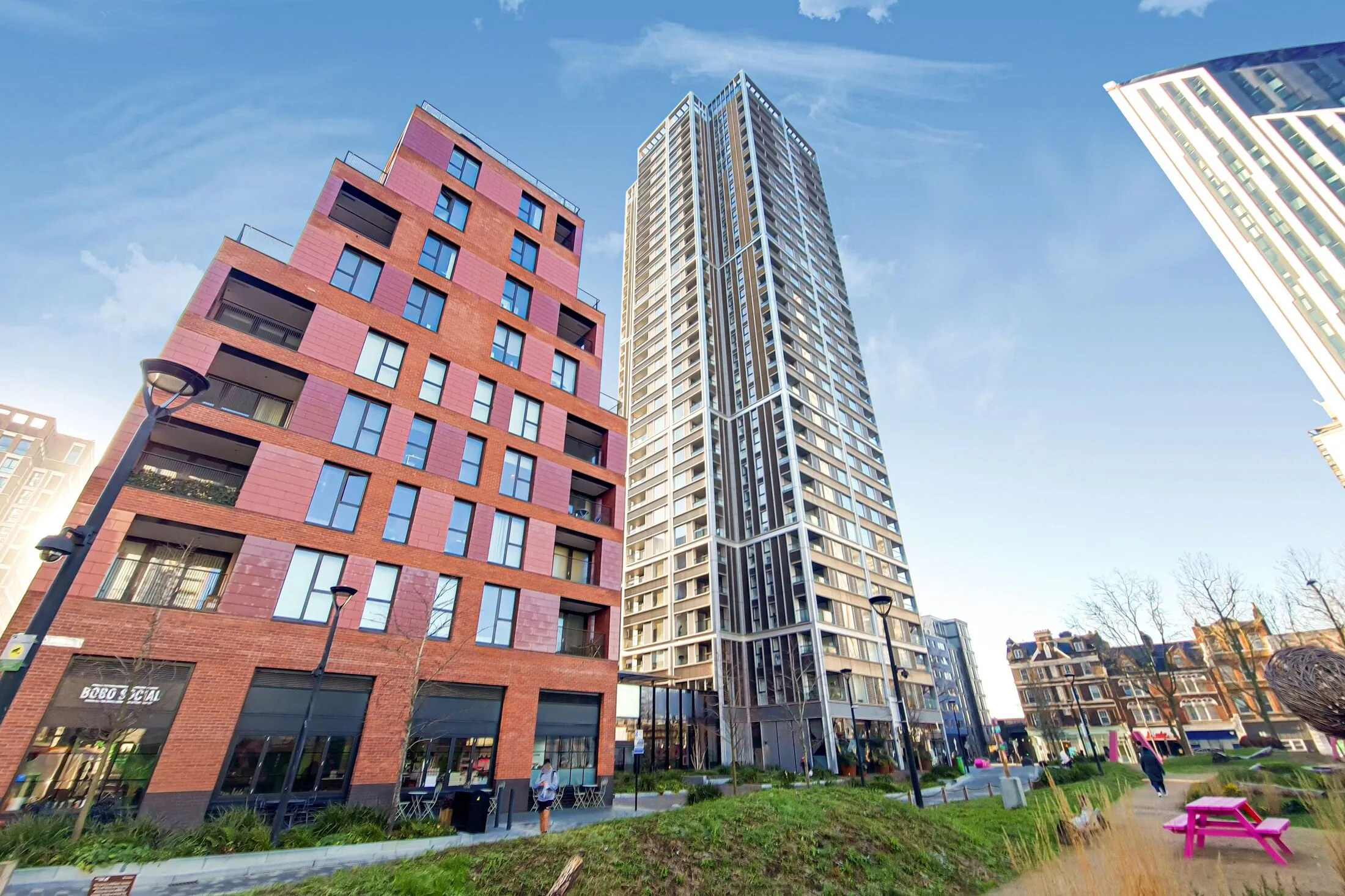 Flat Deacon Street in Greater London