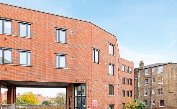 Flat Dartmouth Road in London