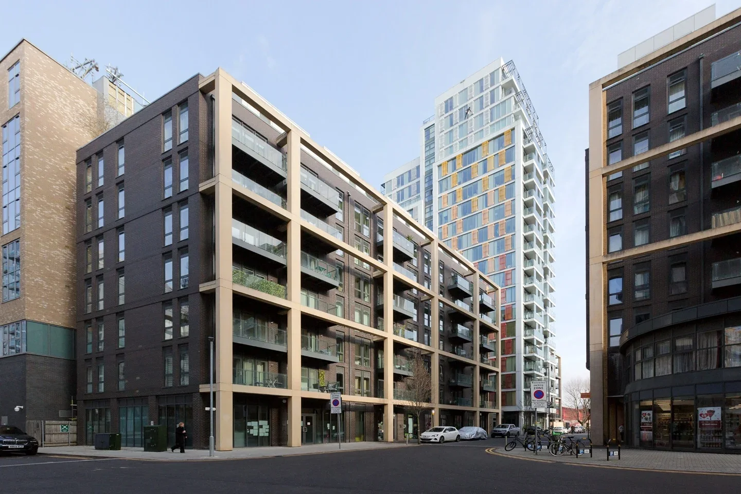 Flat Enterprise Way in Greater London