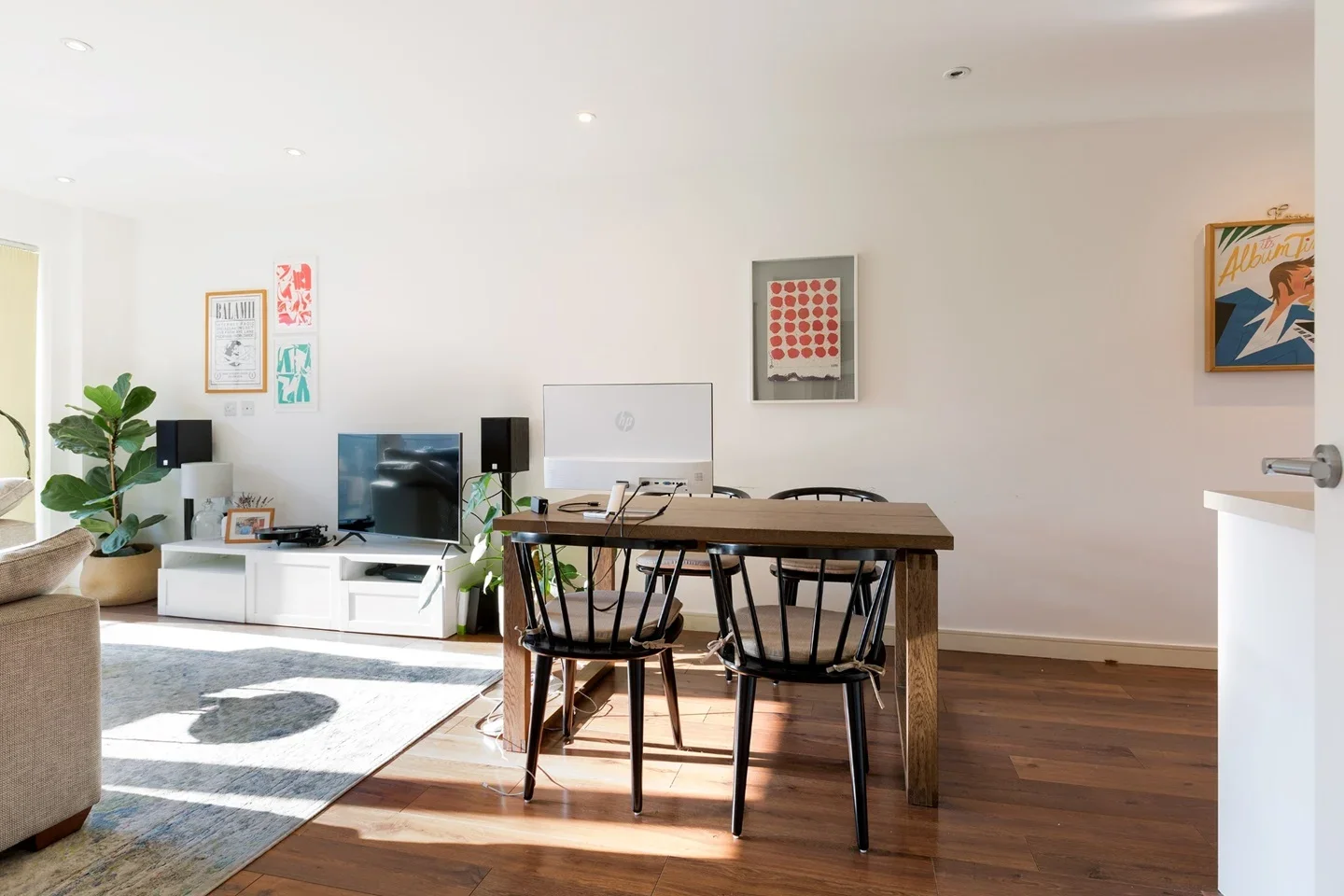 Flat Enterprise Way in Greater London