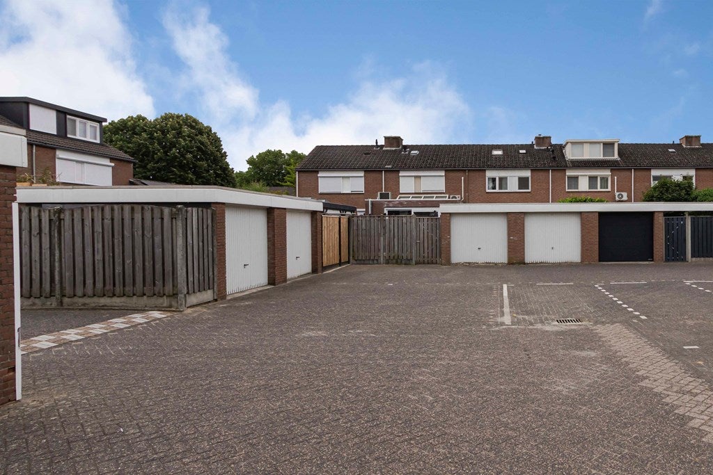 Tussenwoning te koop: Aan De Schacht 35, Landgraaf