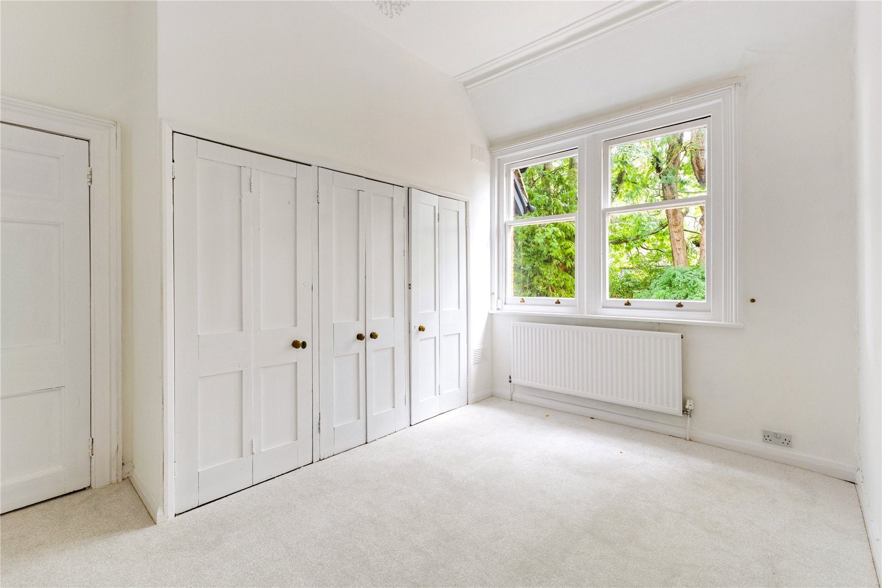 Flat Egerton Road in Elmbridge
