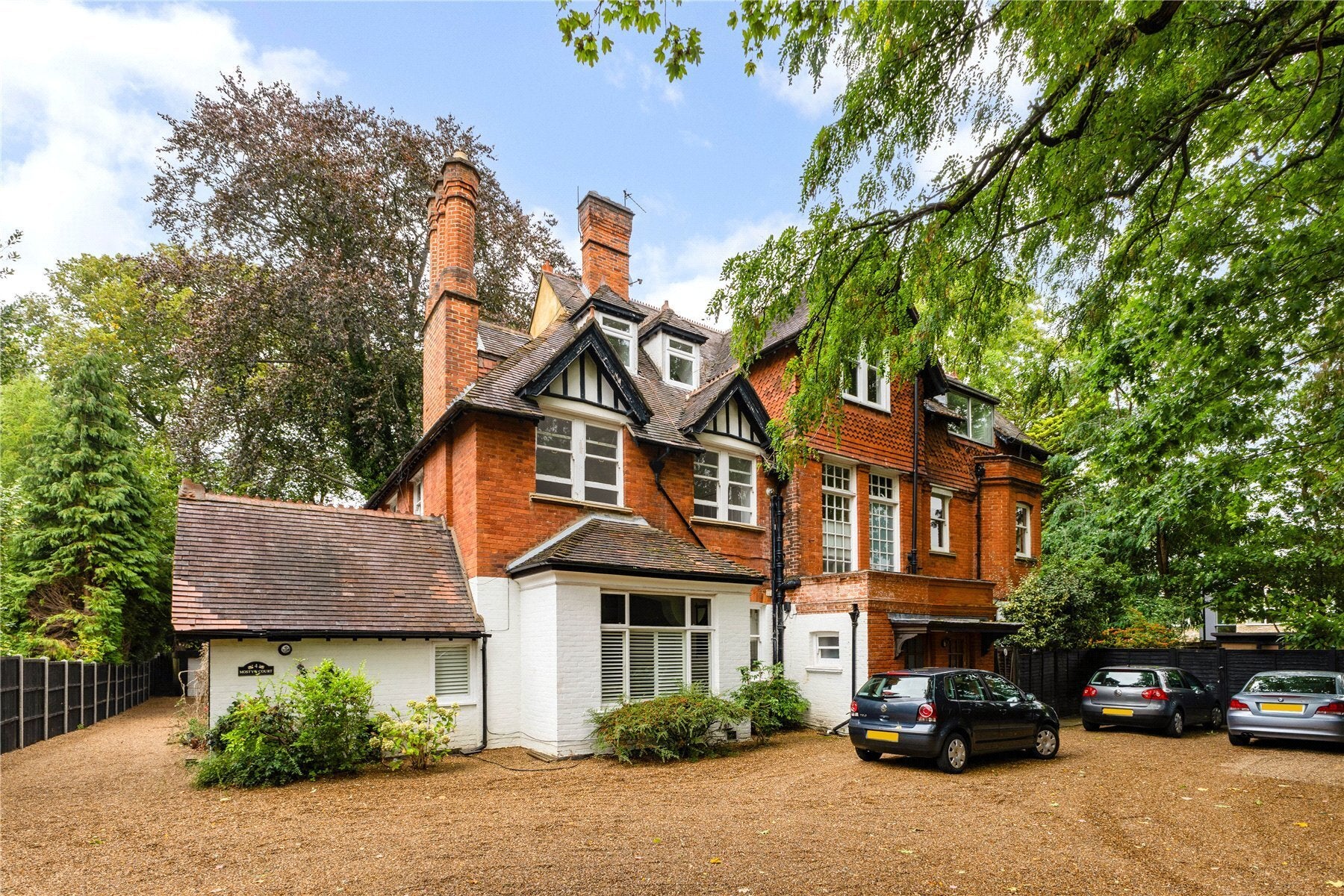 Flat Egerton Road in Elmbridge