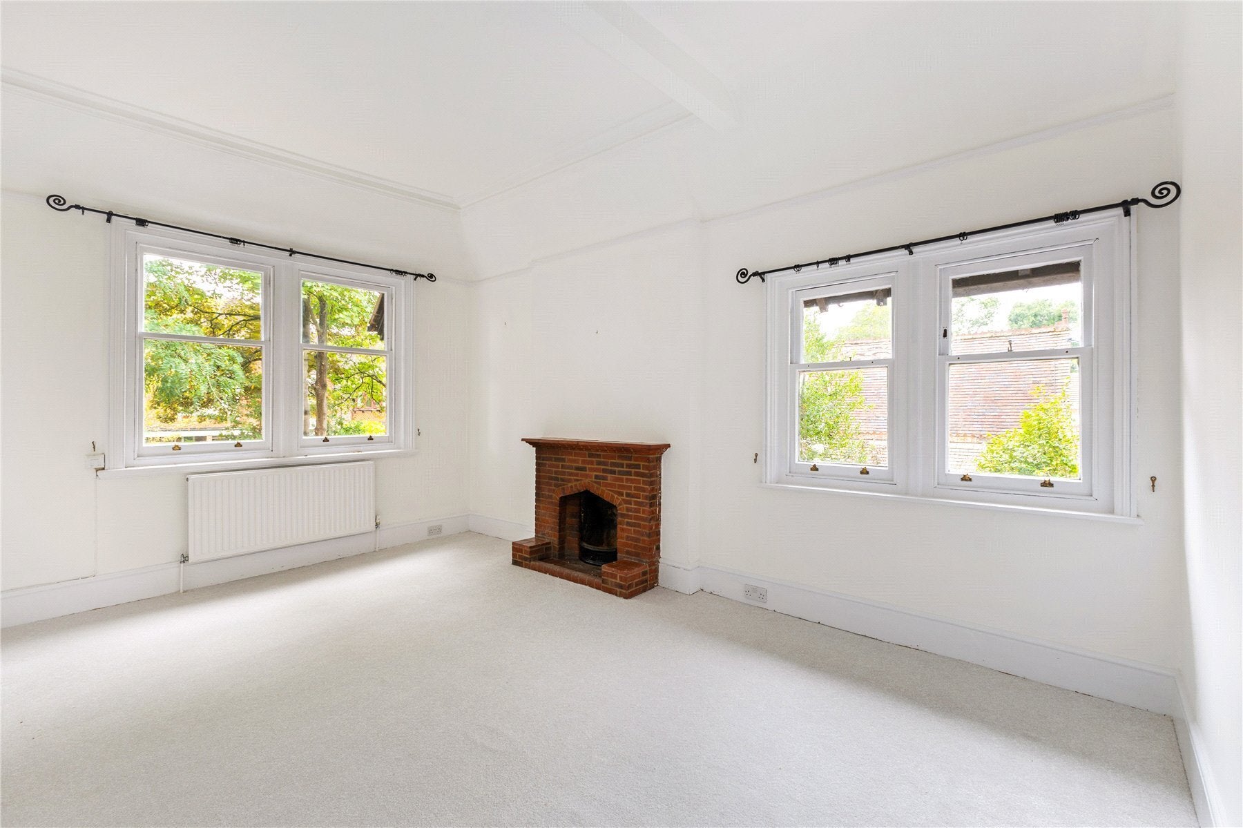 Flat Egerton Road in Elmbridge