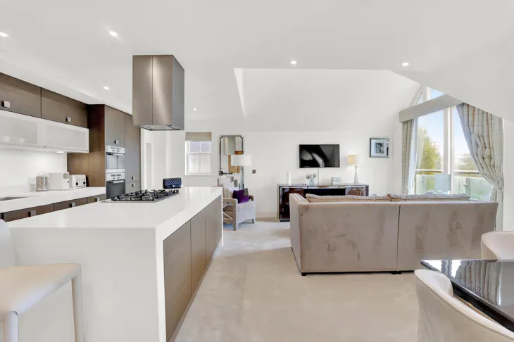 Flat Wayneflete Place in Elmbridge