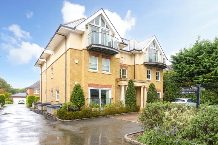 Flat Wayneflete Place in Elmbridge
