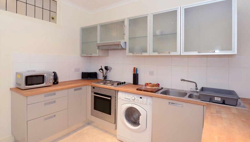 Flat Lodge Road in City of Westminster