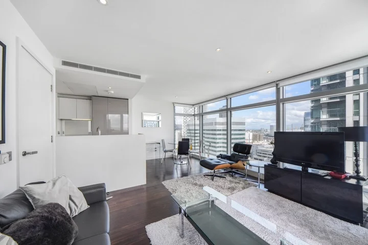 Flat Bosun Close in Greater London