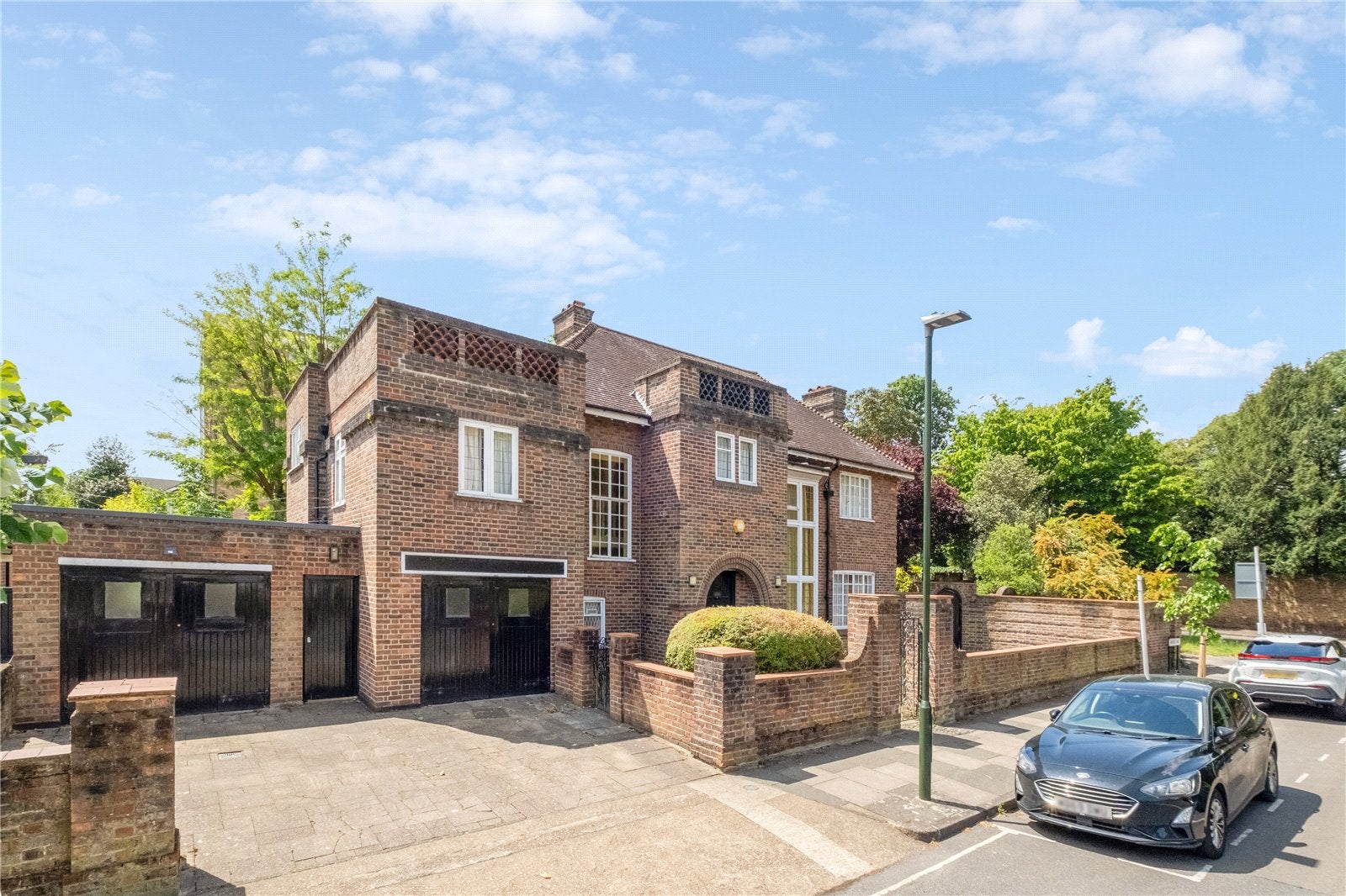 House Kew Road in Greater London