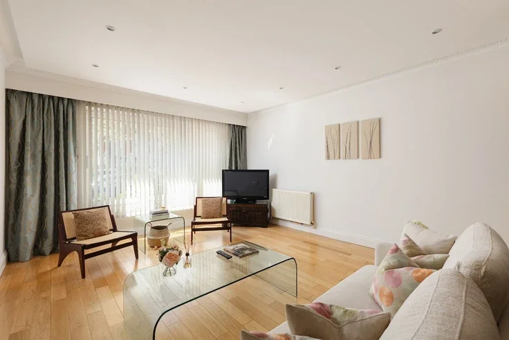 Flat Montrose Court in City of Westminster