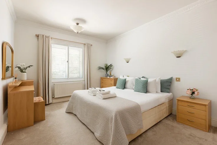 Flat Montrose Court in City of Westminster