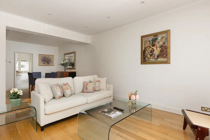 Flat Montrose Court in City of Westminster