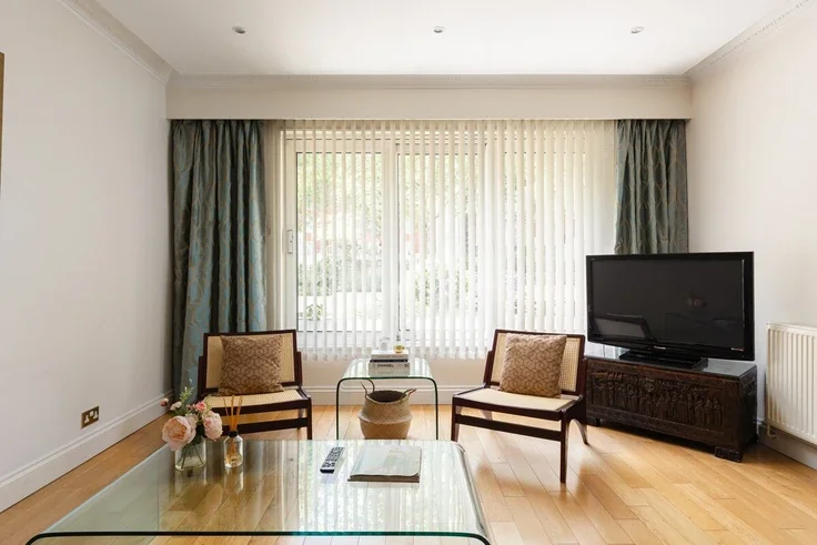 Flat Montrose Court in City of Westminster