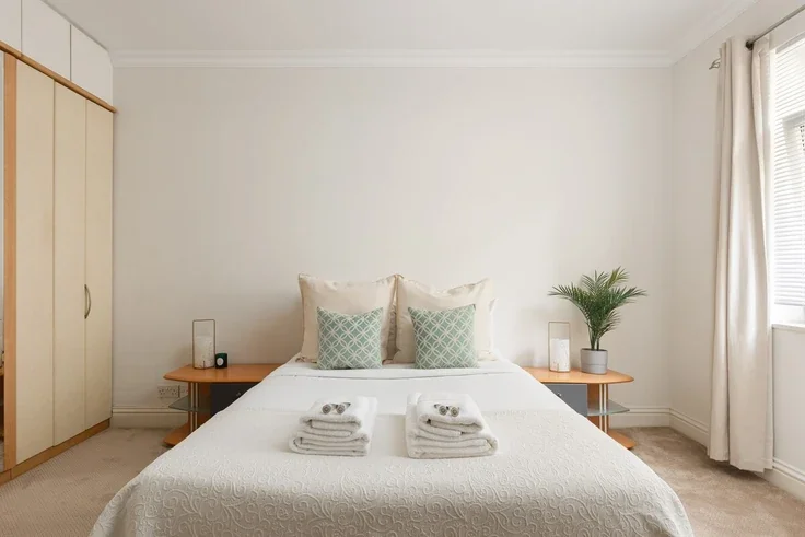 Flat Montrose Court in City of Westminster