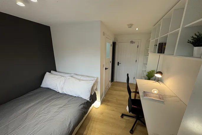 Room High Road in Nottingham