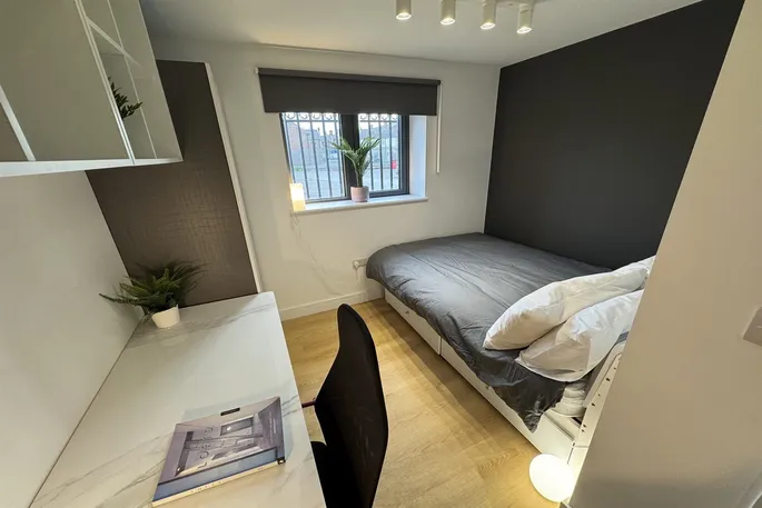 Room High Road in Nottingham