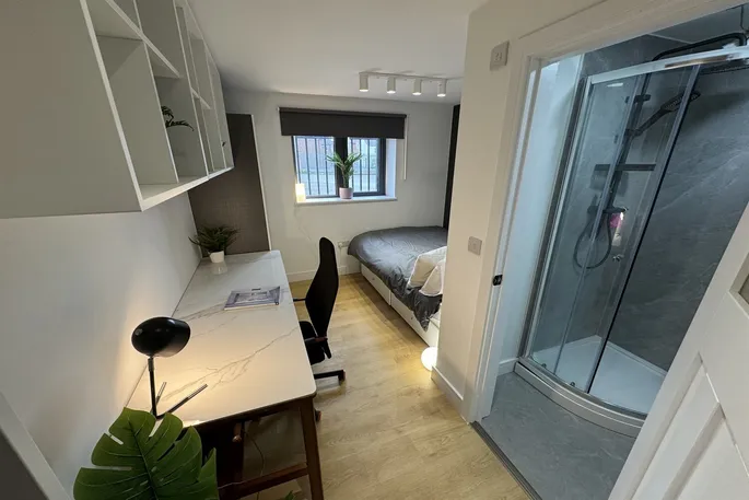 Room High Road in Nottingham