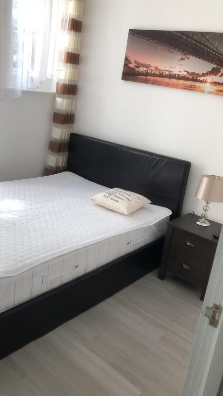Room Disbrowe Road in Greater London