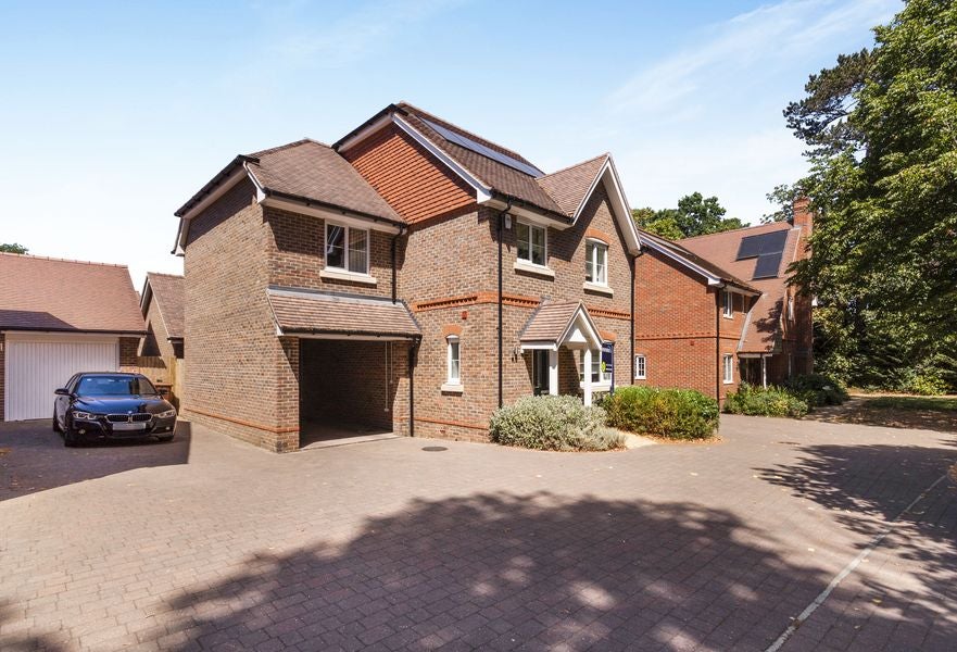 House Phillips Close in Woodley