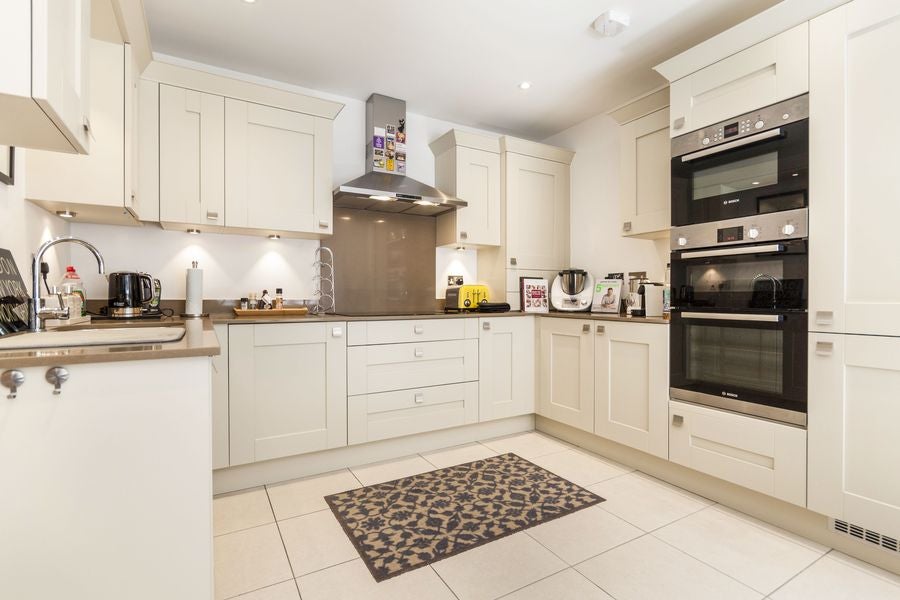 House Phillips Close in Woodley