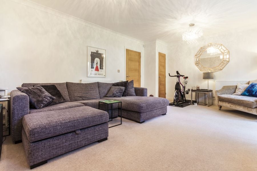 House Phillips Close in Woodley
