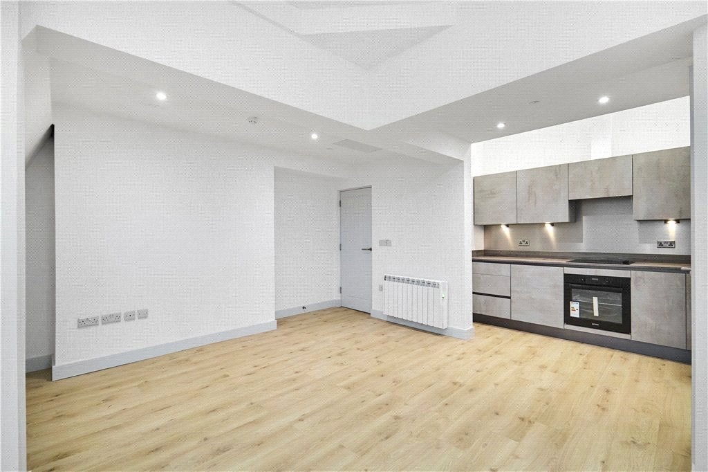Flat Chantry Drive in Bradford