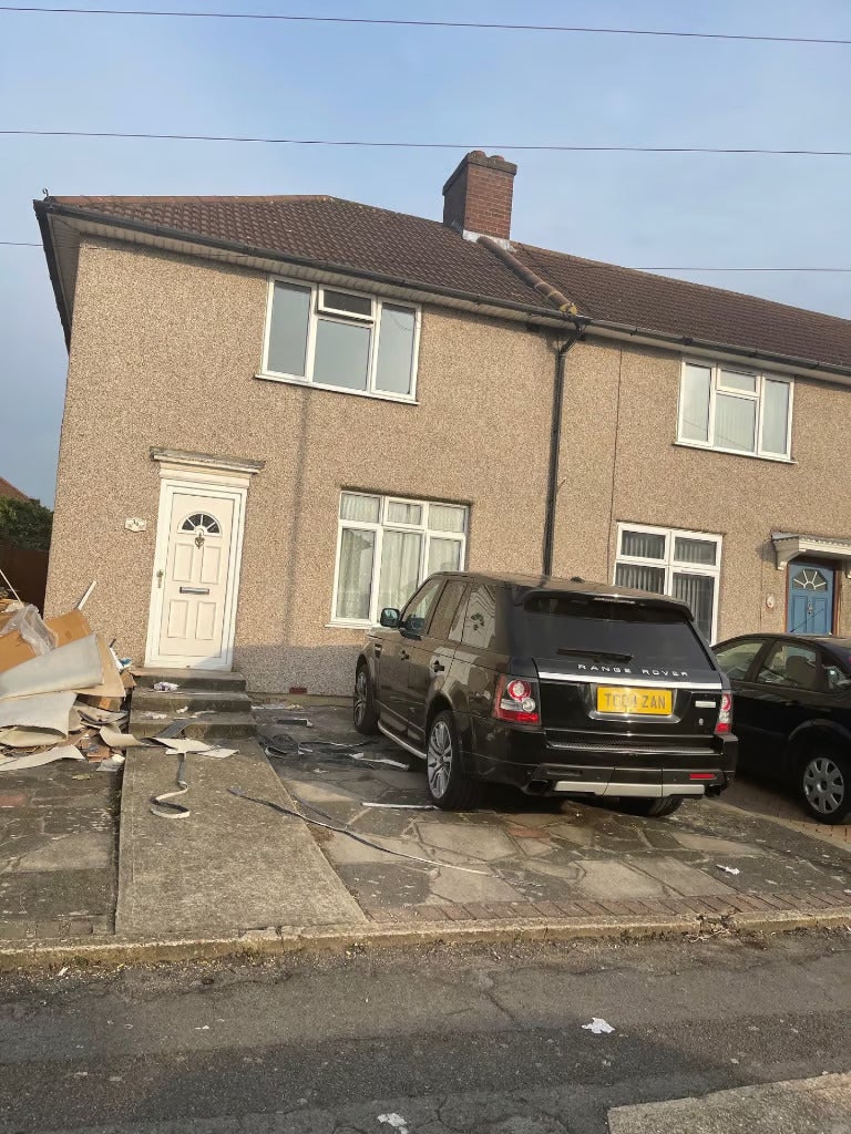 House Rainham Road South in Greater London