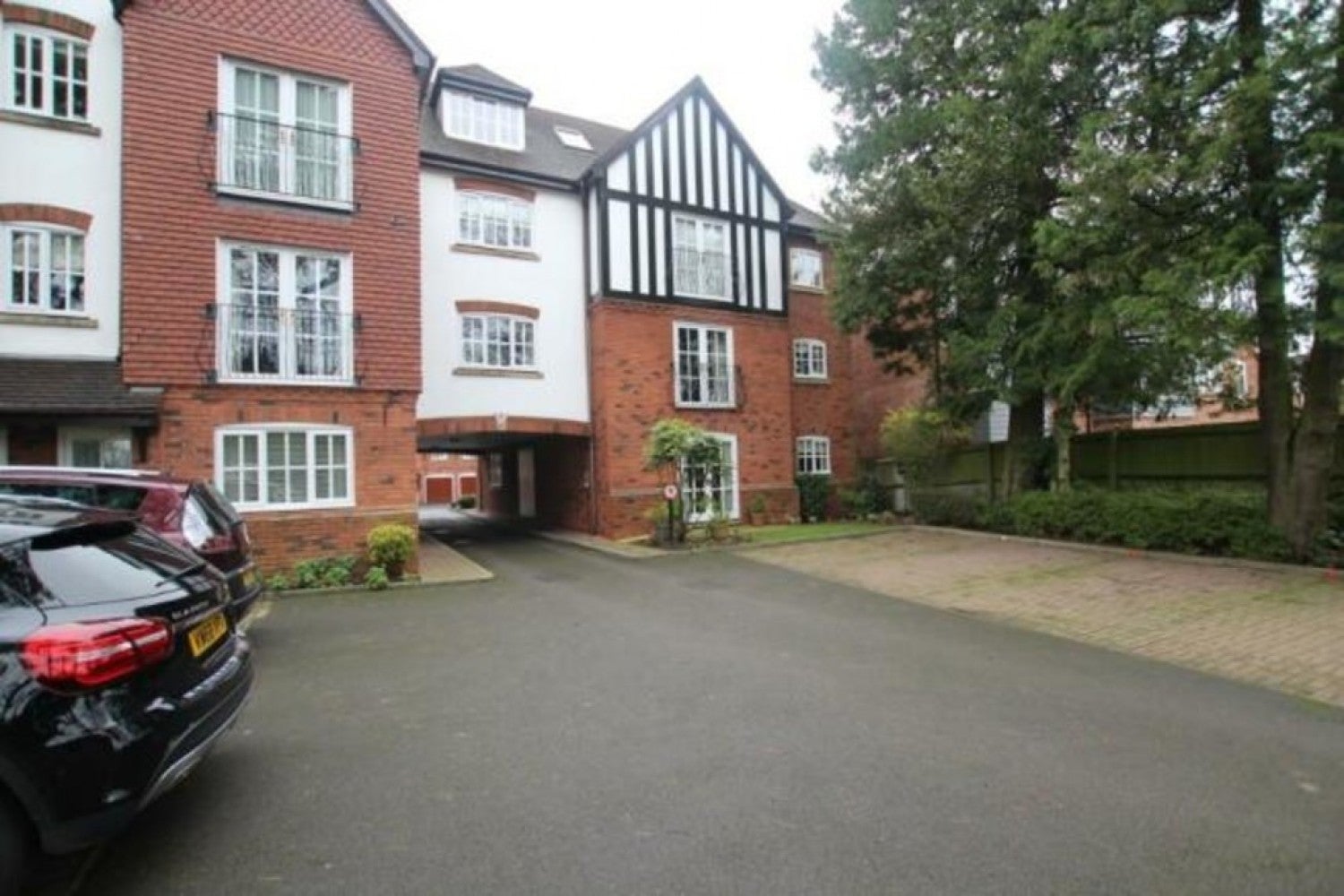 Flat Parklands in Metropolitan Borough of Solihull