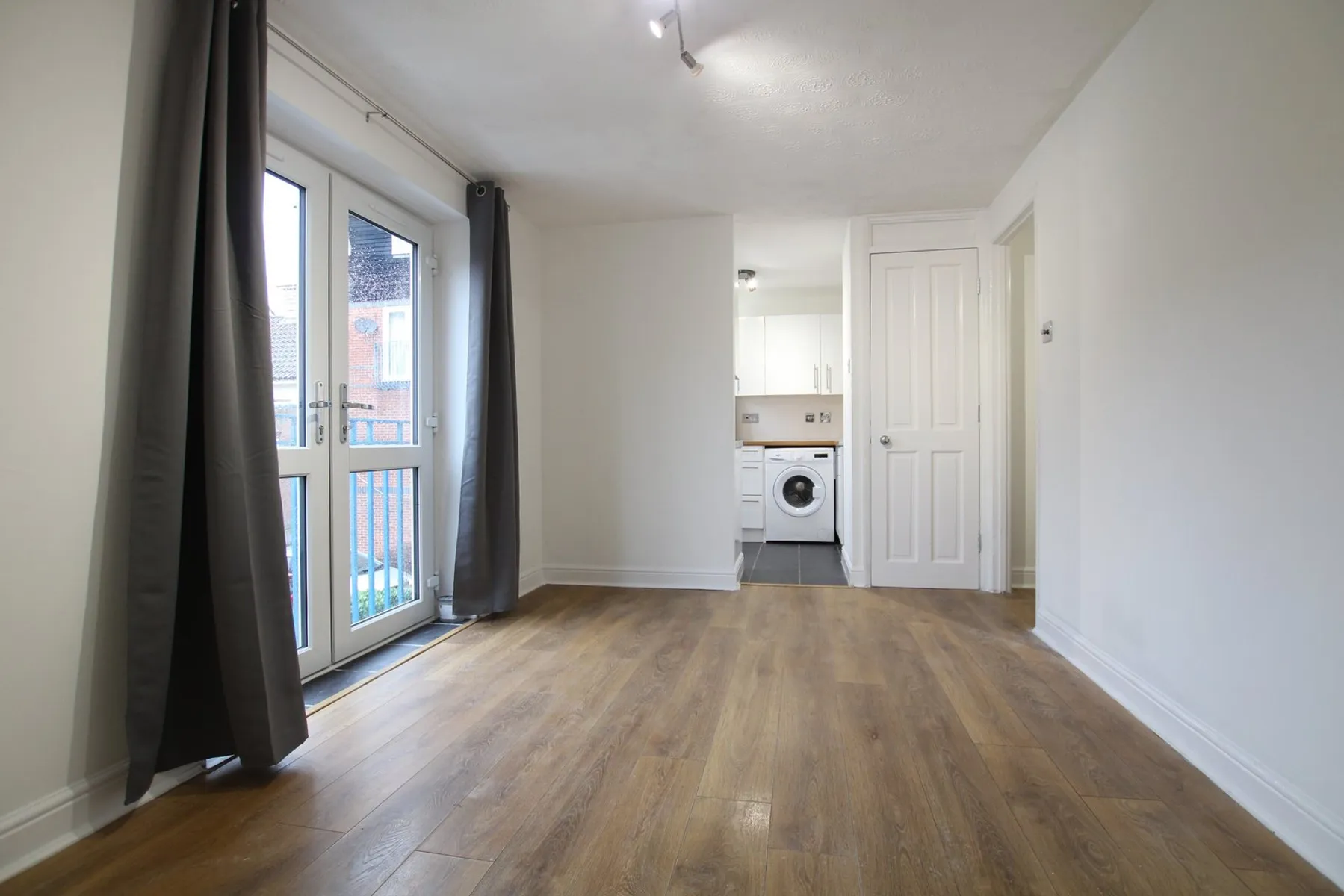 Flat De Mandeville Court in Greater London