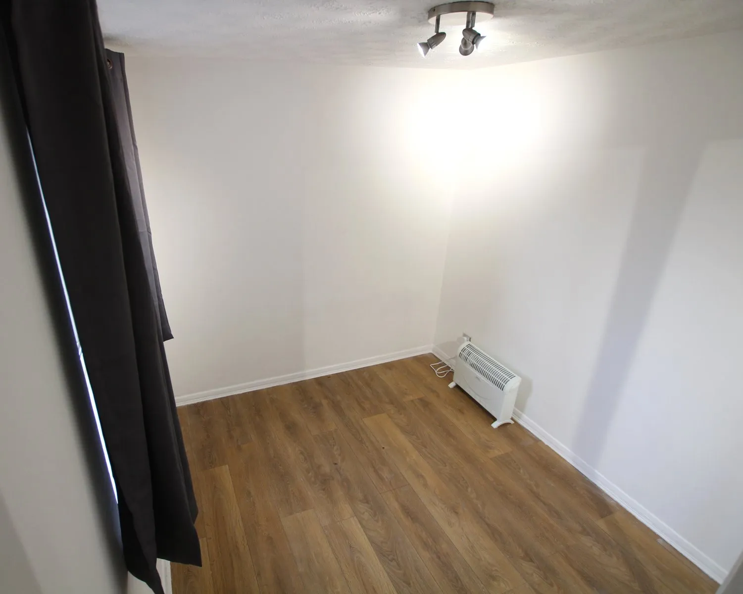 Flat De Mandeville Court in Greater London