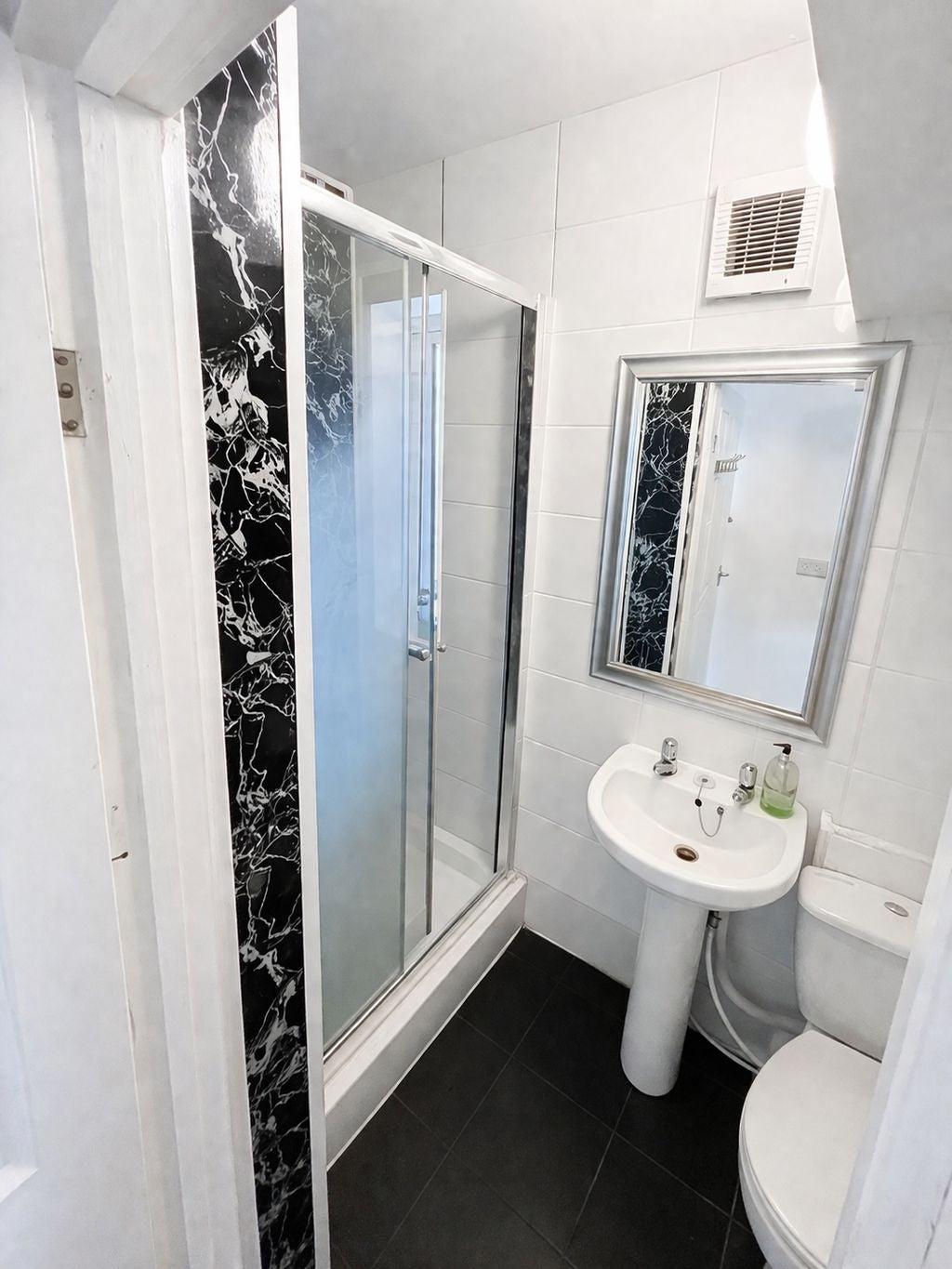 Room Derby Road in Nottingham