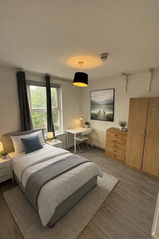Room Talbot Road in Manchester