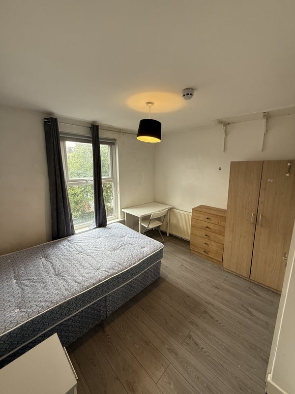 Room Talbot Road in Manchester