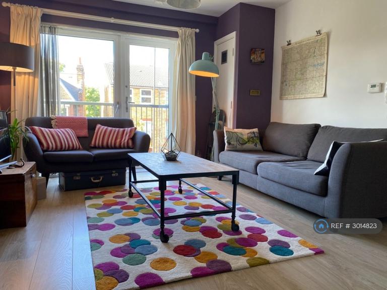 Flat Narford Road in Greater London