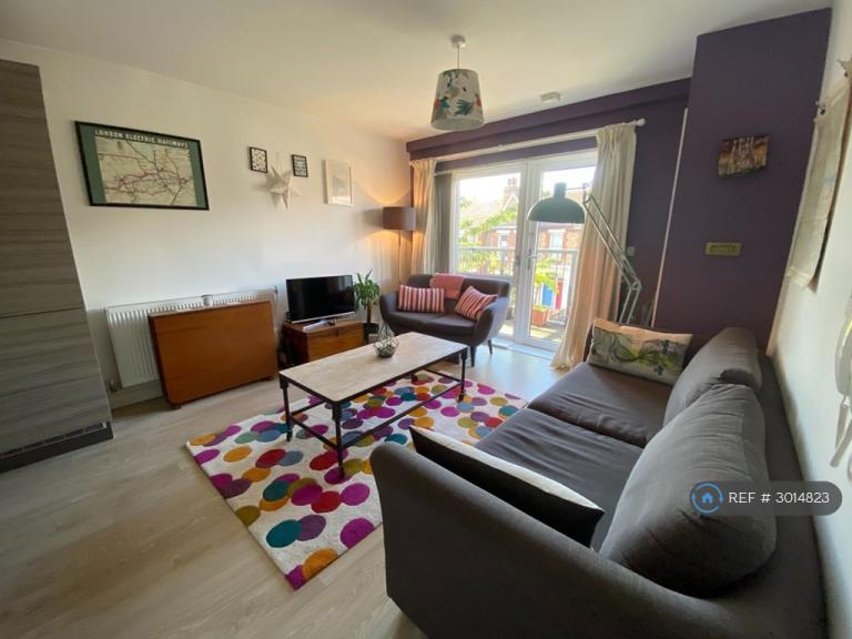 Flat Narford Road in Greater London