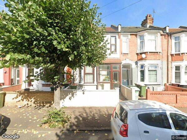 House Gladstone Avenue in Greater London