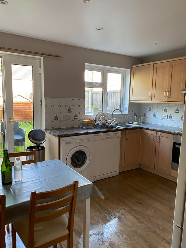 Room Rowan Close in Greater London
