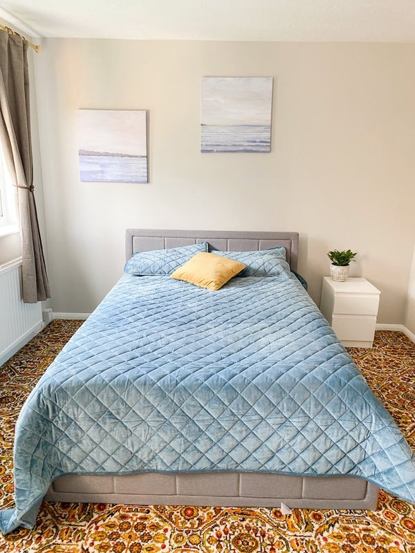 Room Rowan Close in Greater London