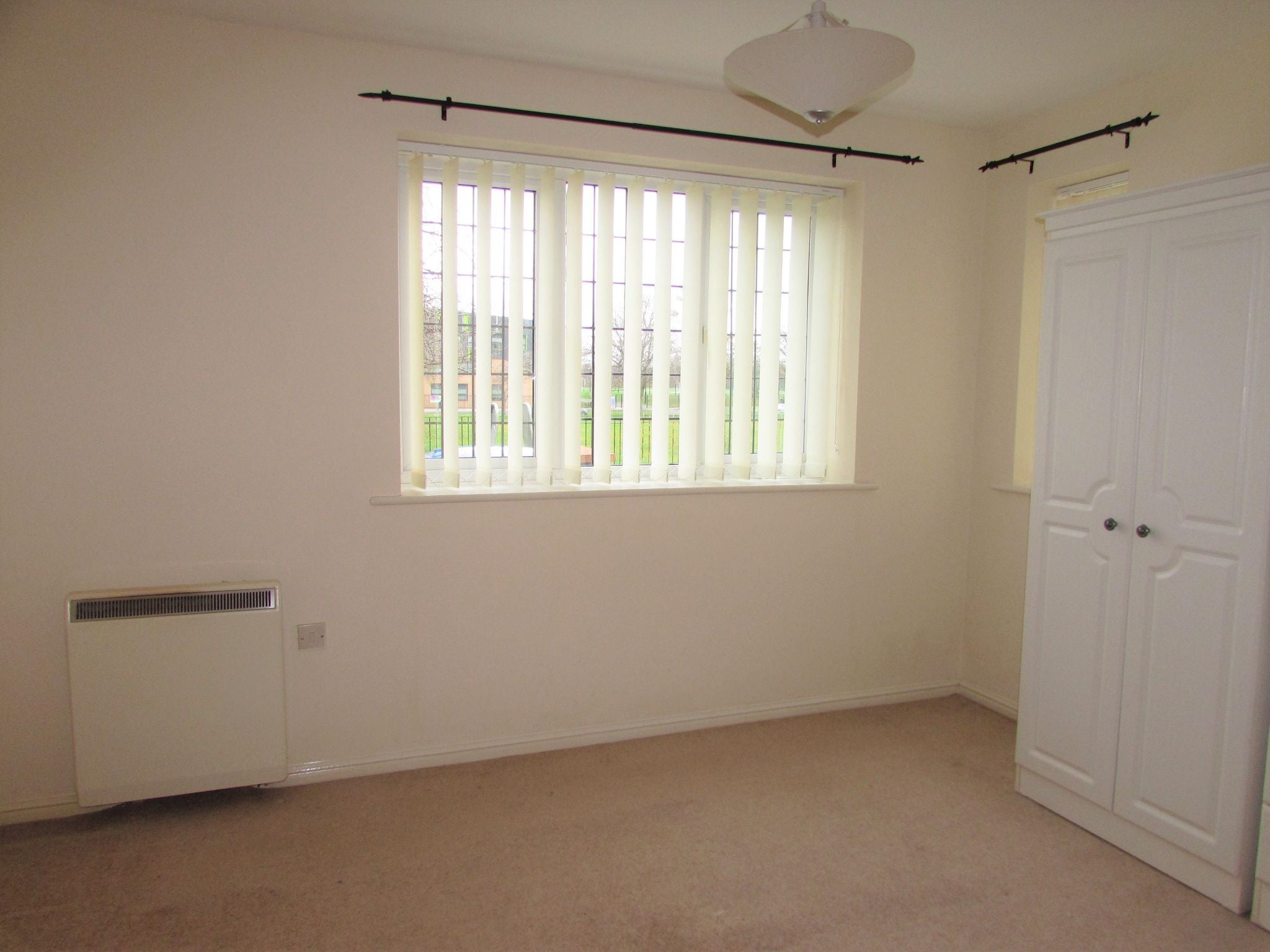 Flat Cotefield Road in Manchester