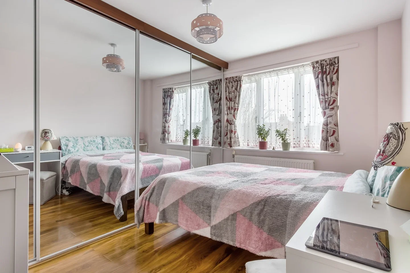 Flat Academia Way in Greater London