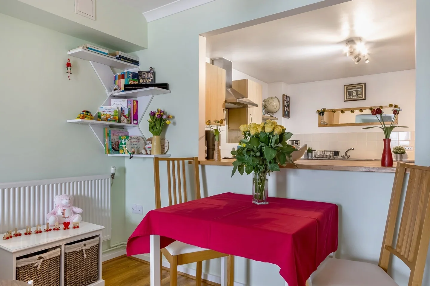 Flat Academia Way in Greater London