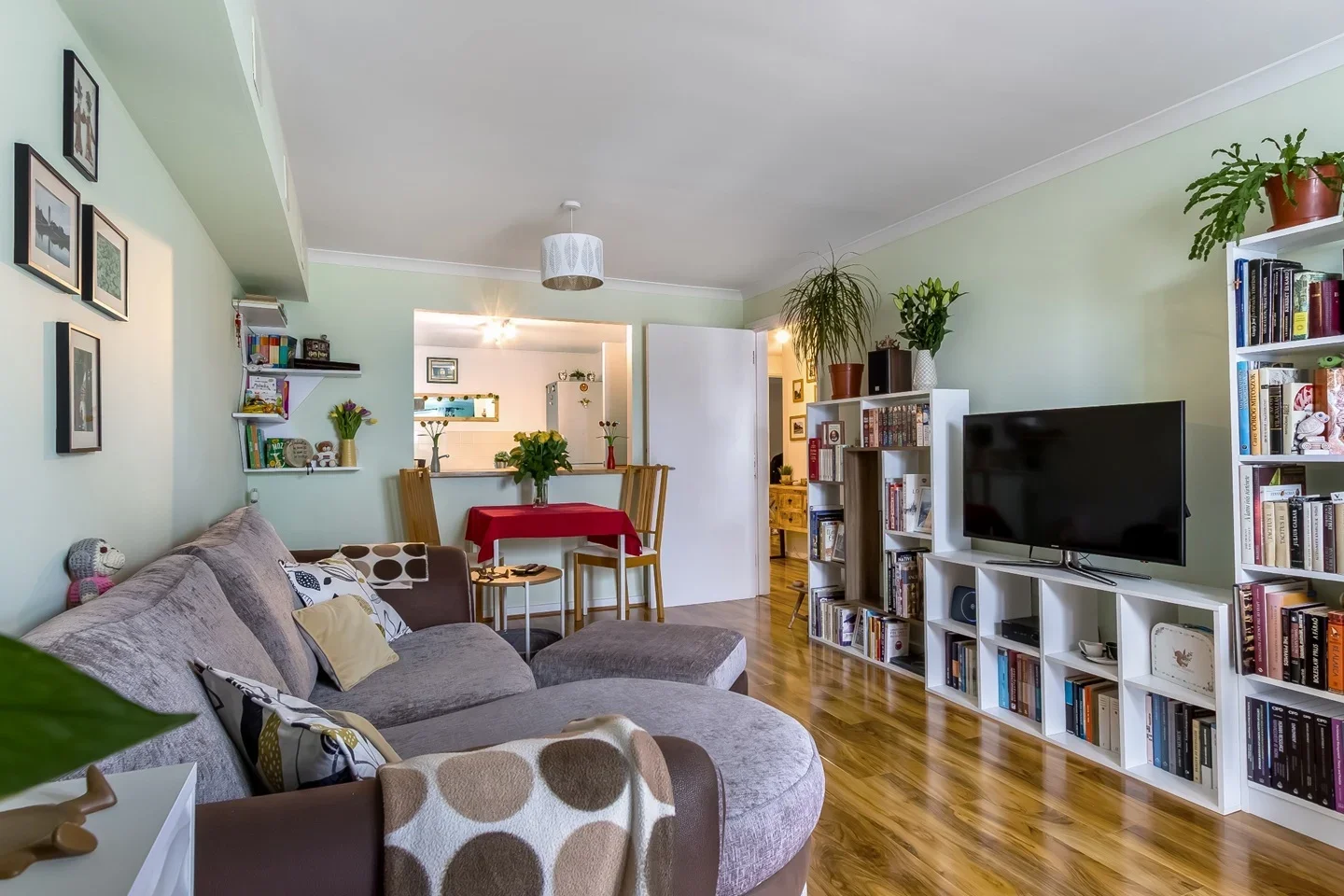 Flat Academia Way in Greater London