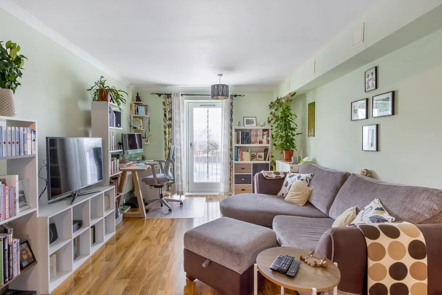 Flat Academia Way in Greater London