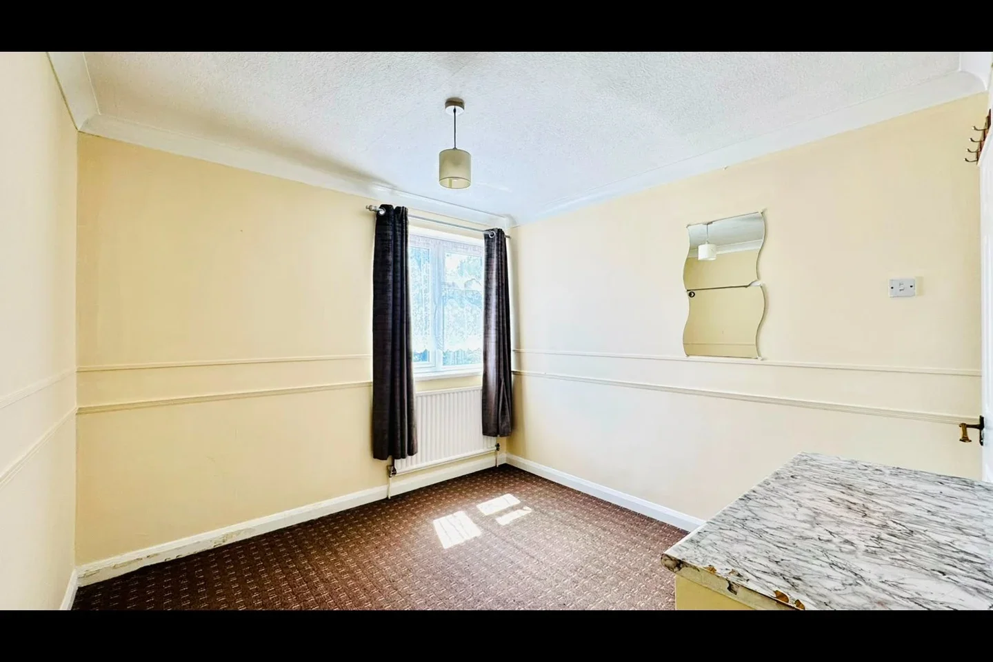 House Rushdon Close in Grays