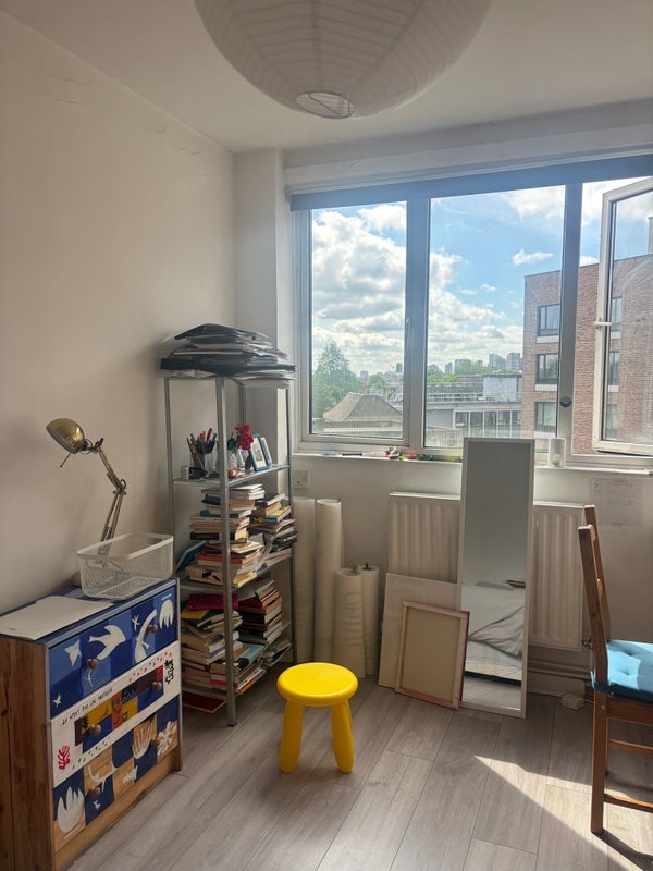 Room Fellows Court in Greater London